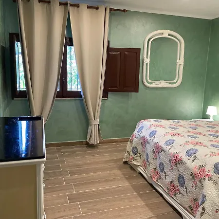 לינה וארוחת בוקר La Maison Lilas